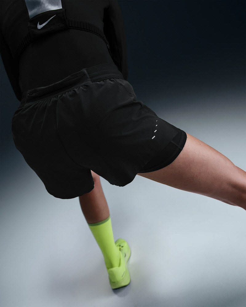 W NK SWIFT DF MR 2IN1 SHRT